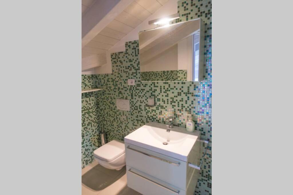Viole, Cozy Attic Set In The Old Town Next To The Apartment Arona