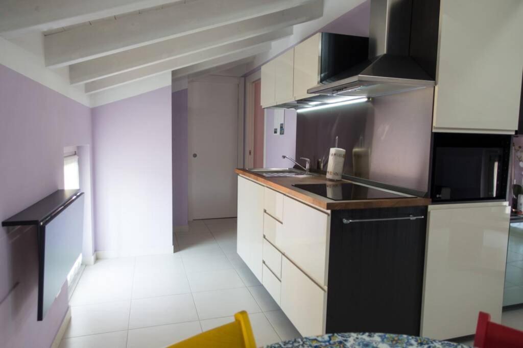 Viole, Cozy Attic Set In The Old Town Next To The Apartment *